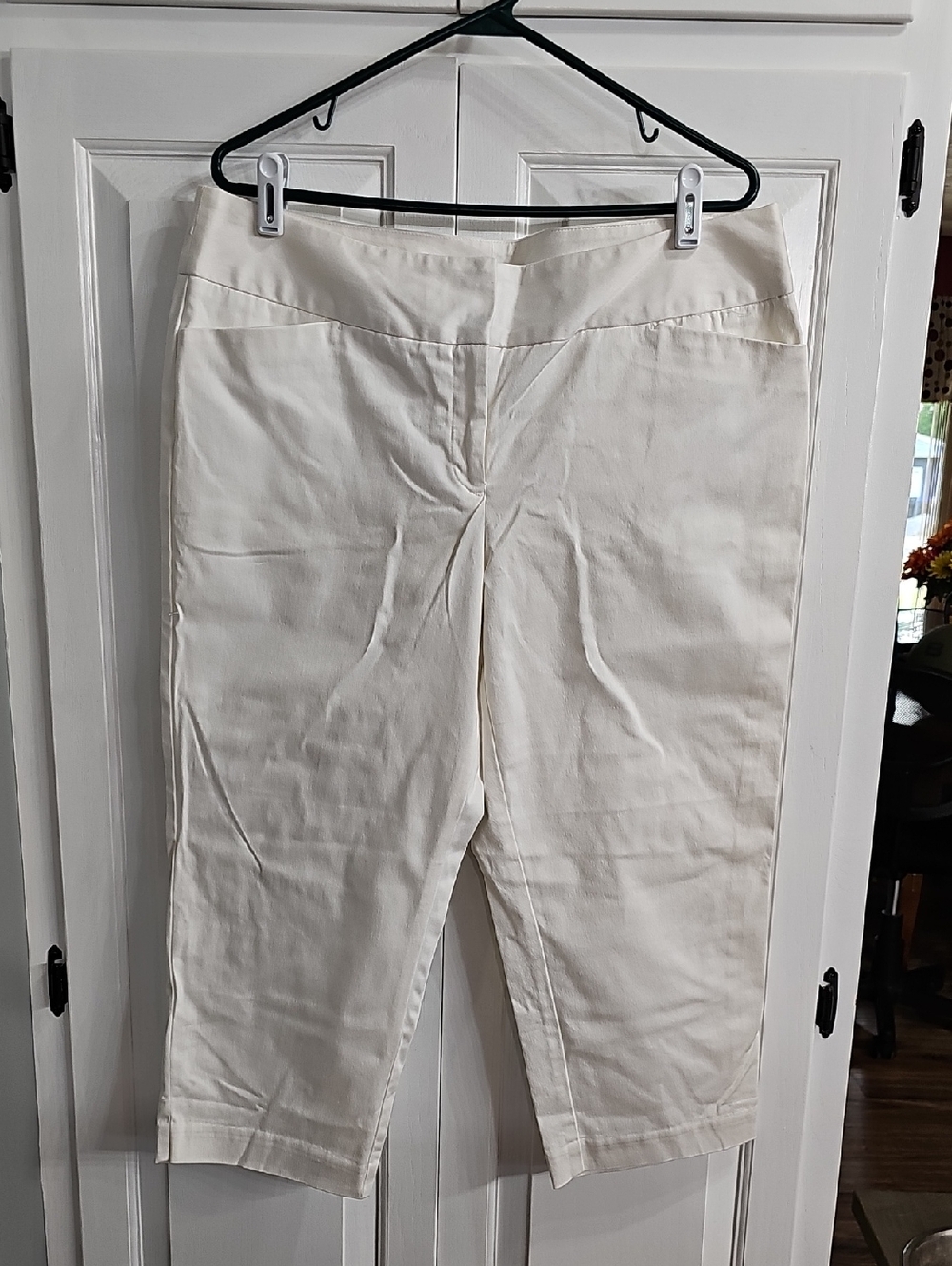 Worthington White Women's Capris - Modern Fit